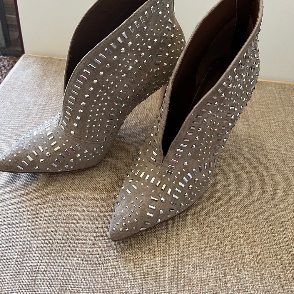 Donald J. Pliner Women's Studded Tan Heels - Picture 9 of 11